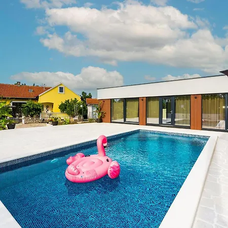 Gorgeous In With Private Swimming Pool, Be Inside Or Outside * Pridraga