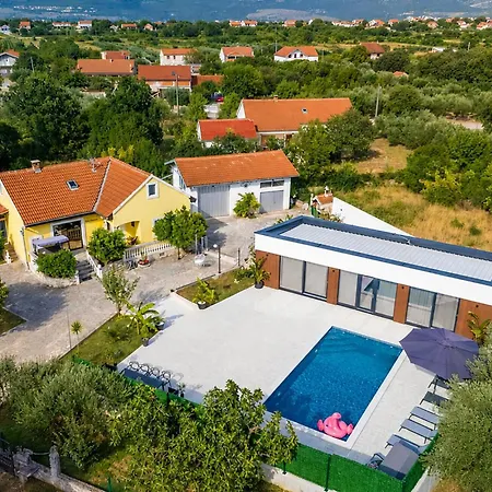 Hébergement de vacances Gorgeous In With Private Swimming Pool, Be Inside Or Outside Pridraga