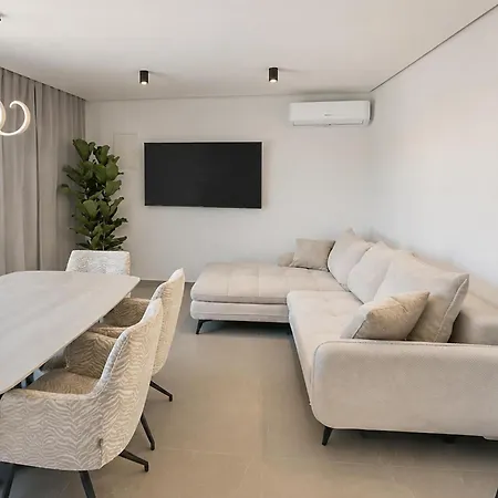 Hébergement de vacances Gorgeous In With Private Swimming Pool, Be Inside Or Outside