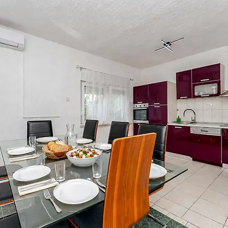 Hébergement de vacances Gorgeous In With Private Swimming Pool, Be Inside Or Outside