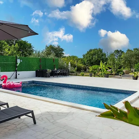 Gorgeous In With Private Swimming Pool, Be Inside Or Outside * Pridraga