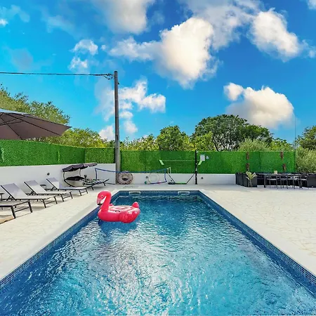 Gorgeous In With Private Swimming Pool, Be Inside Or Outside