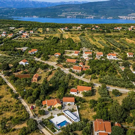 Gorgeous In With Private Swimming Pool, Be Inside Or Outside Hébergement de vacances *