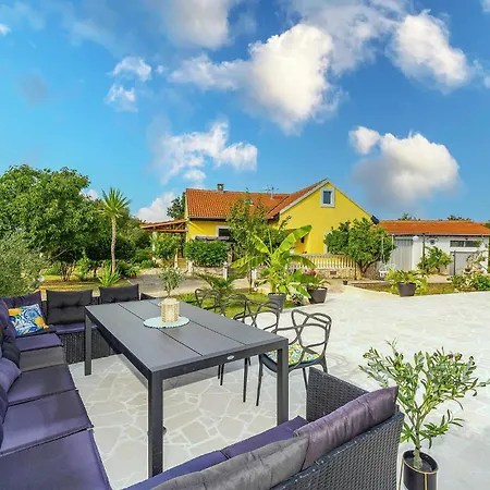 Gorgeous In With Private Swimming Pool, Be Inside Or Outside Hébergement de vacances Pridraga