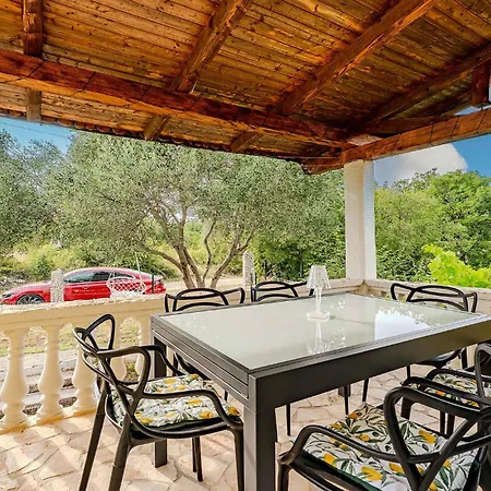 Hébergement de vacances Gorgeous In With Private Swimming Pool, Be Inside Or Outside